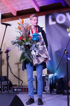 Sprejem Lovra Kosa - Lovro z darilom